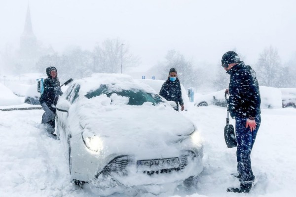 Hj&#228;ltar i sn&#246;kaoset