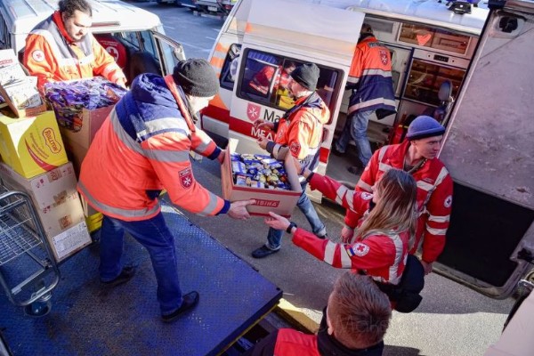 Attendo tar emot personer som flytt kriget i Ukraina samt st&#246;djer R&#246;da Korset